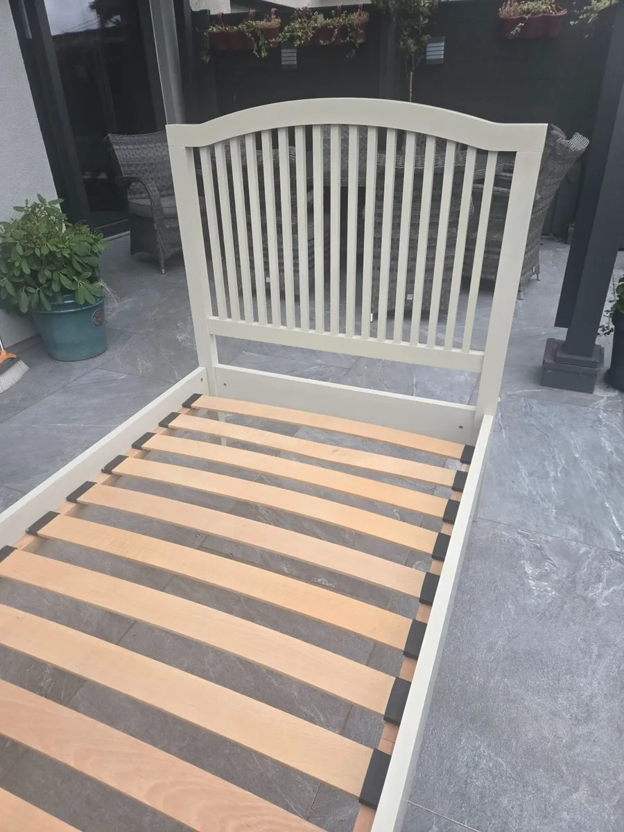 Singel bed fram - Image 1