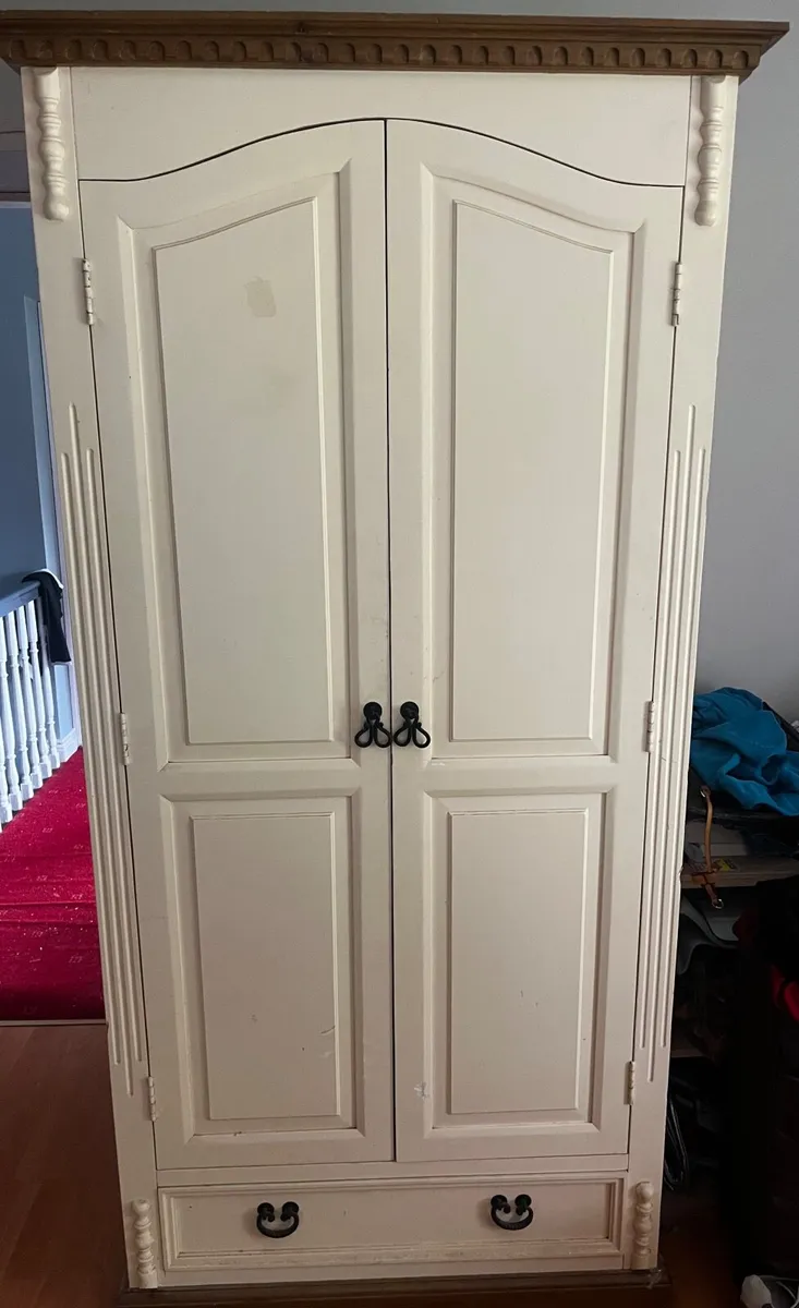 Bedroom furniture - Image 1