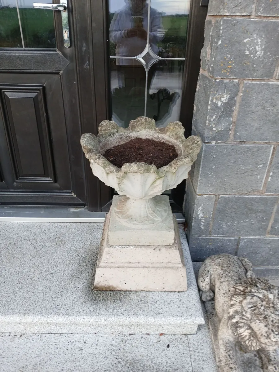 Stone planters x 2 - Image 4