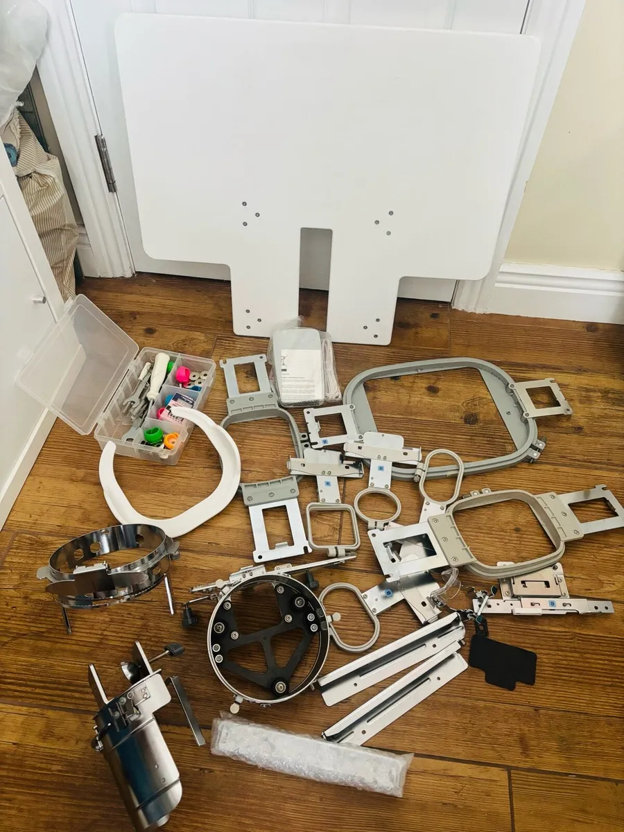 Brother VR embroidery machine with cap frame etc - Image 4