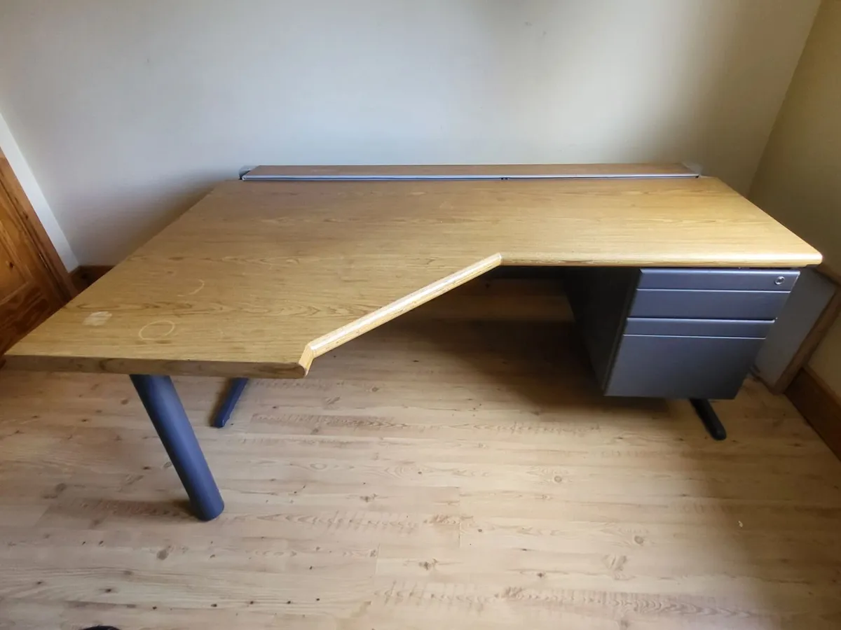 Office desk - Image 1