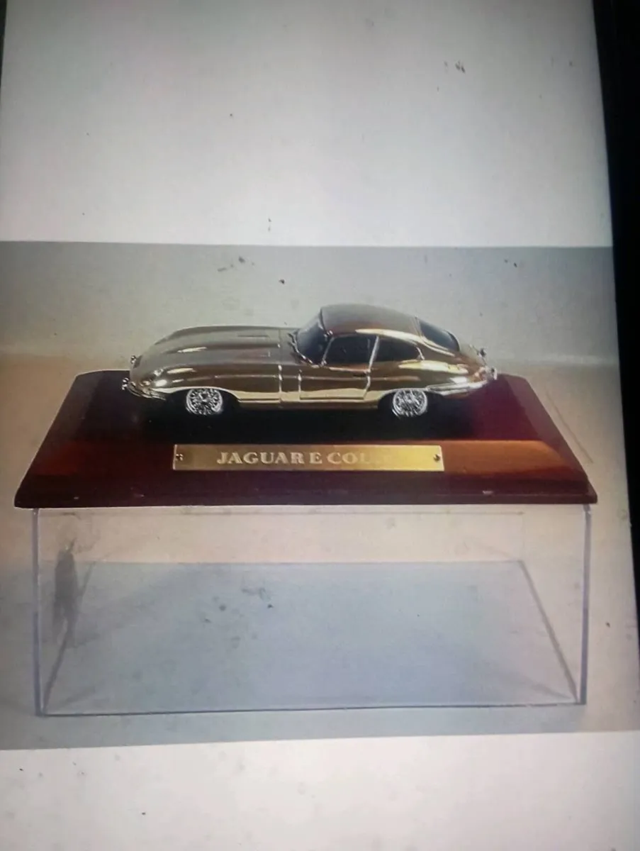 JAGUAR E TYPE  EDITIONS SLIVER DIECAST MODEL CAR - Image 1