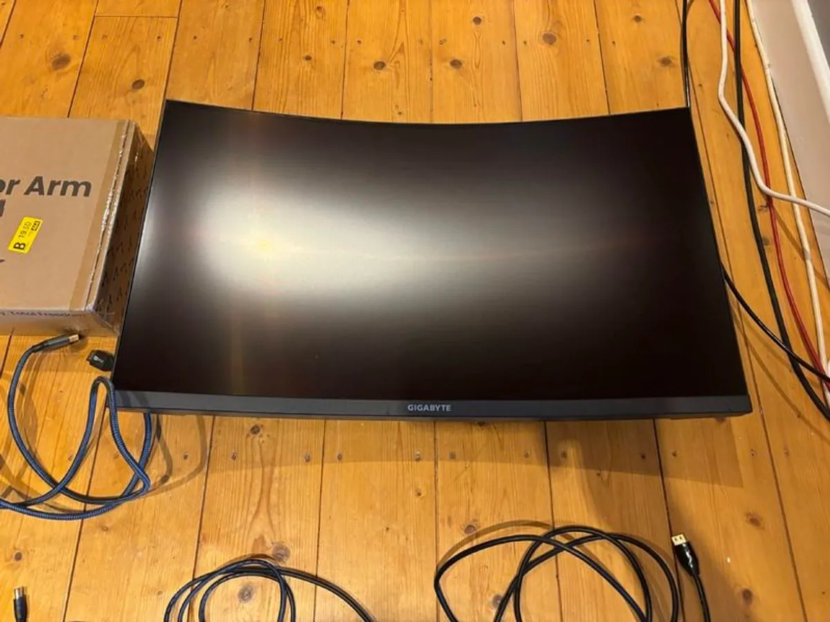 Gigabyte G32QC - Image 2