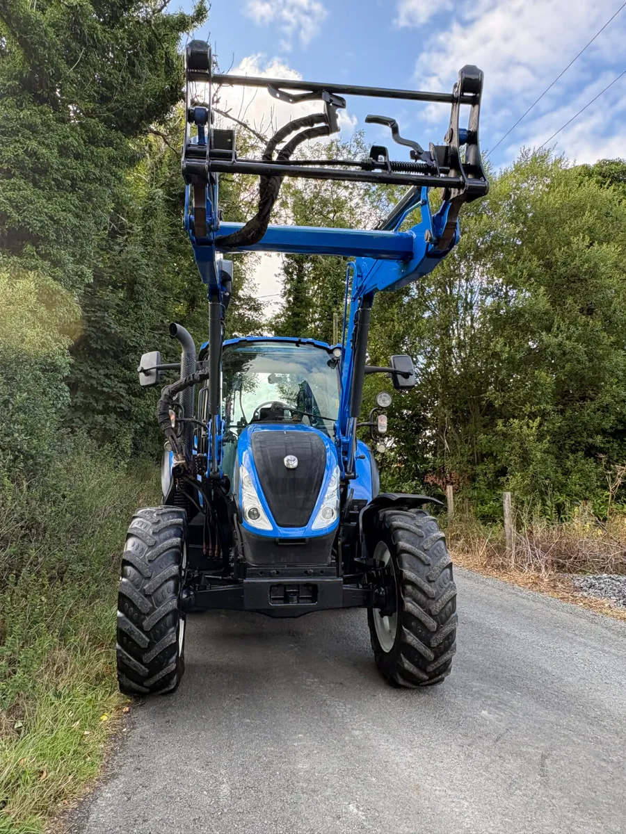 New Holland Tractor - Image 3