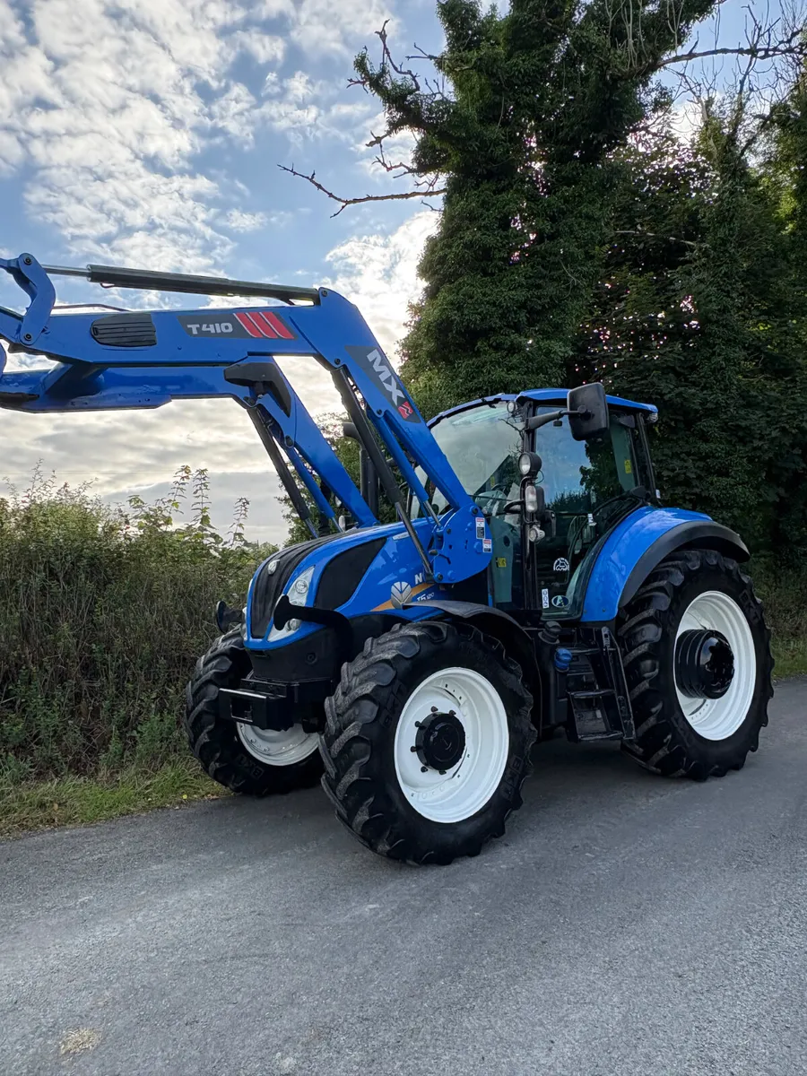 New Holland Tractor - Image 2