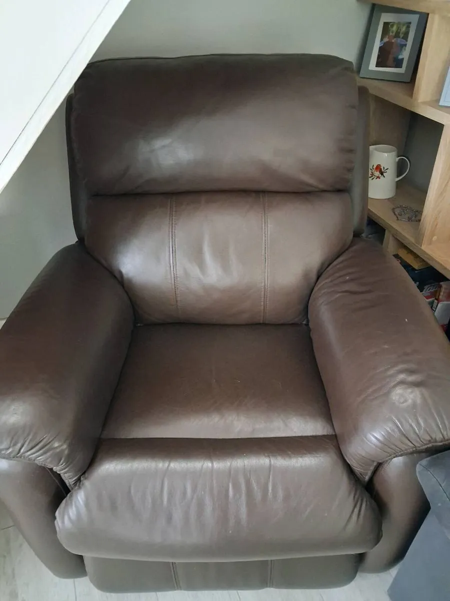 Reclining tilting chair - Image 2