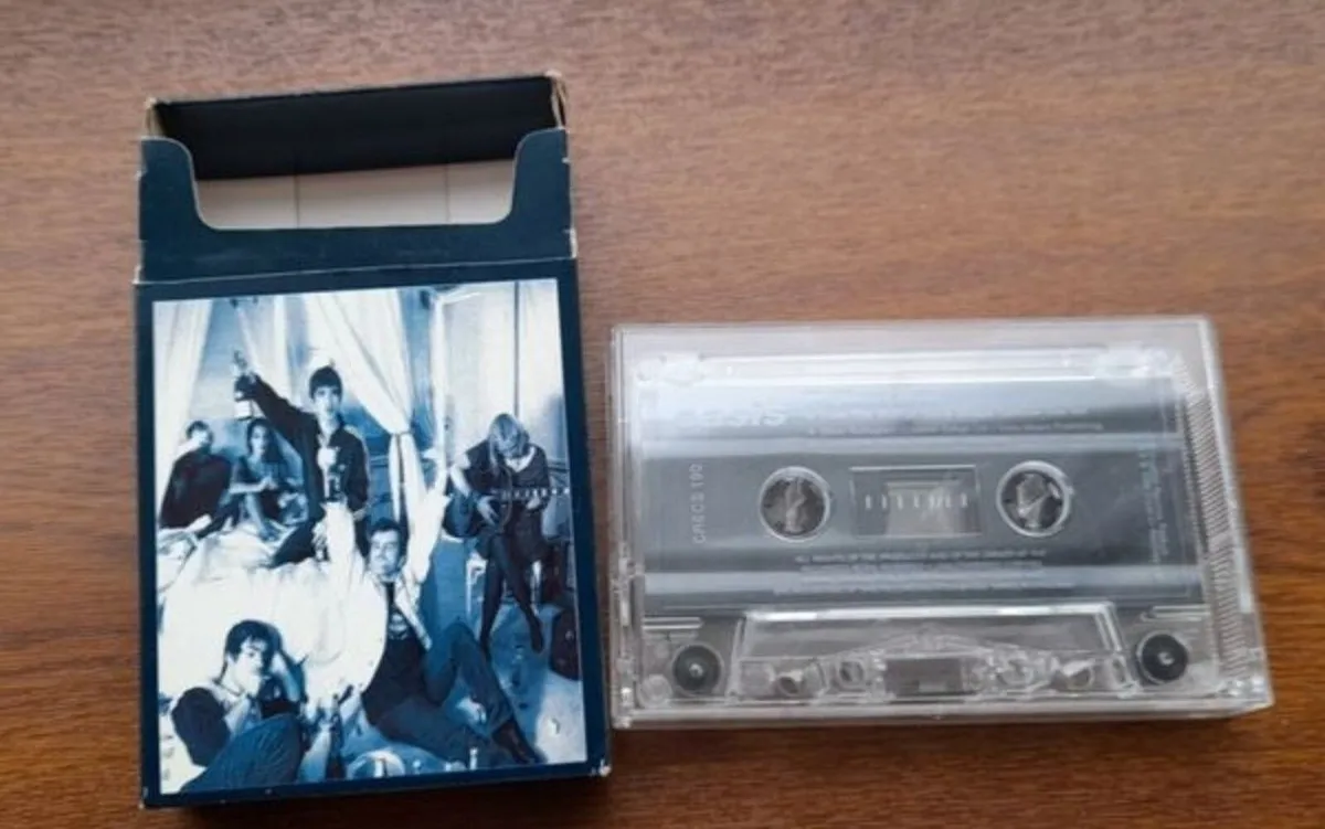 Oasis casette RARE Cig & Alc 1994 - Image 2