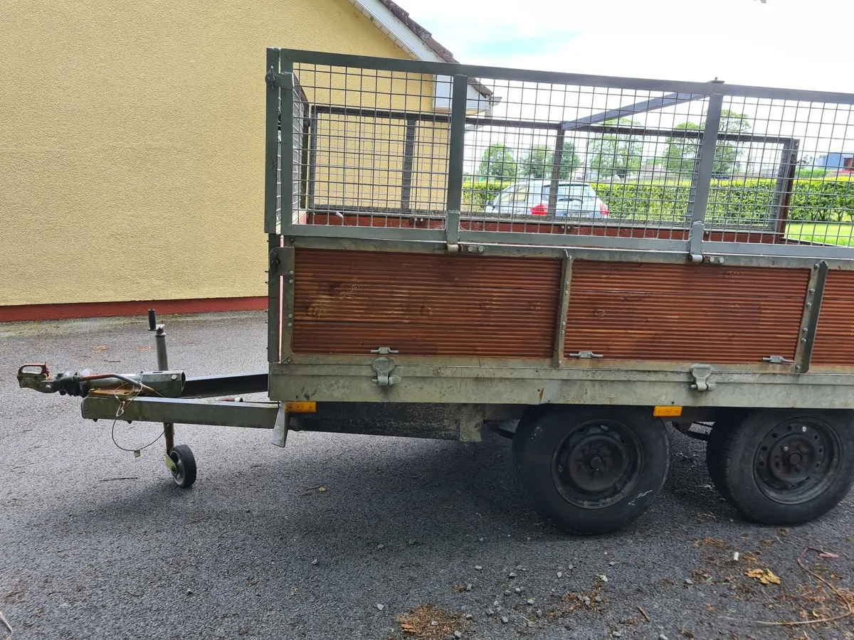 Trailer - Image 1