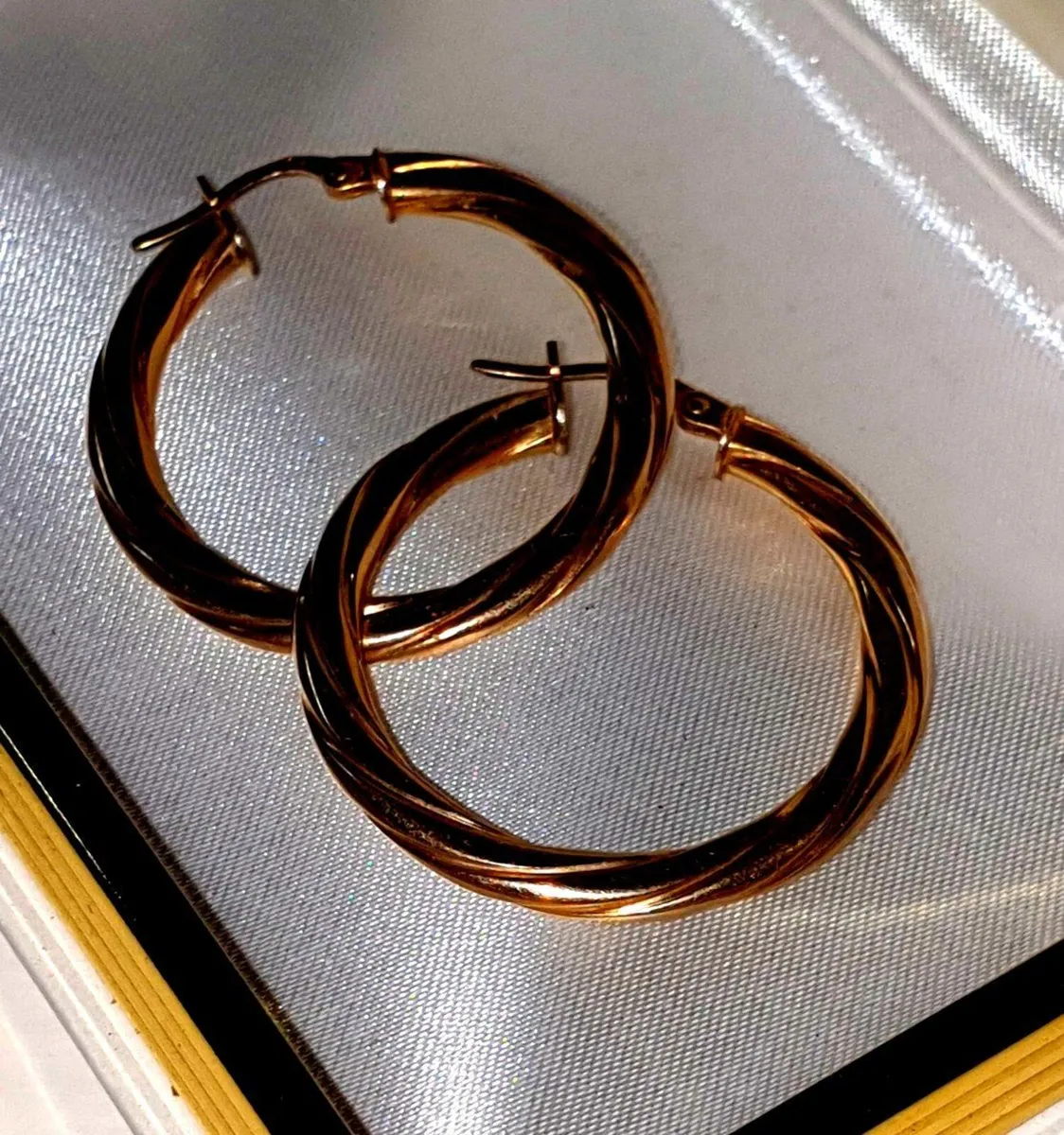 Pristine 9ct Gold 1.5" Twisted Rope Hoop Earrings - Image 3