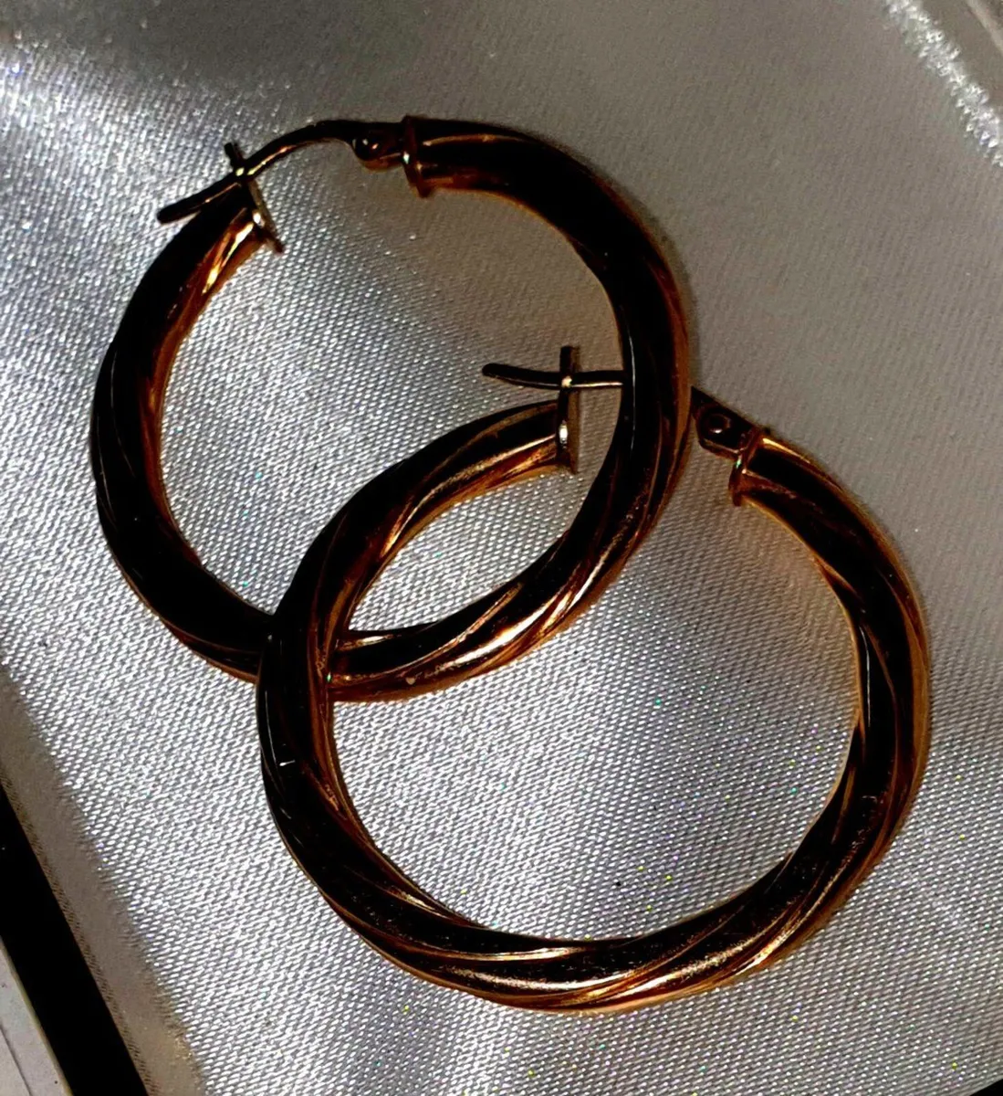 Pristine 9ct Gold 1.5" Twisted Rope Hoop Earrings - Image 4