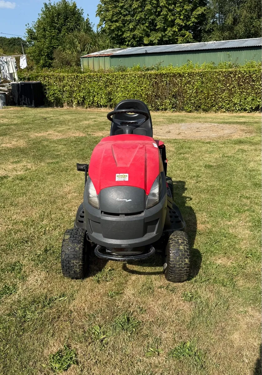 Ride on lawnmower - Image 1