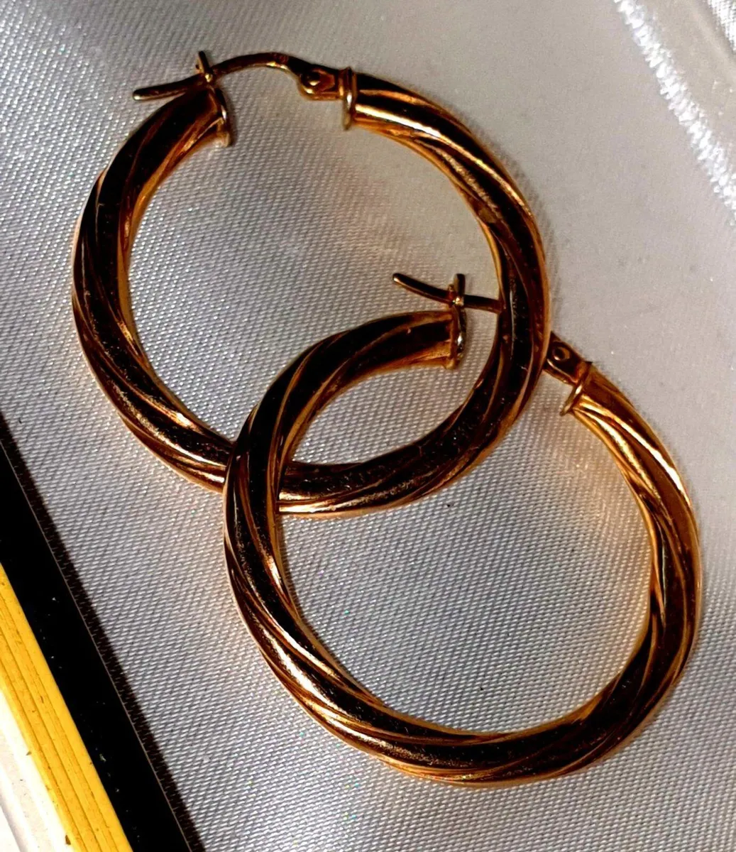Pristine 9ct Gold 1.5" Twisted Rope Hoop Earrings - Image 1