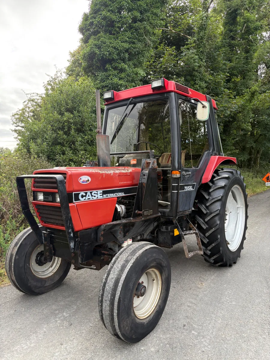 International 785 XL Tractor - Image 2