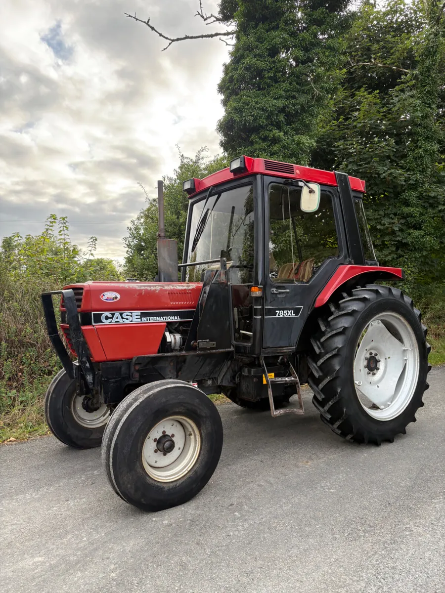 International 785 XL Tractor - Image 1
