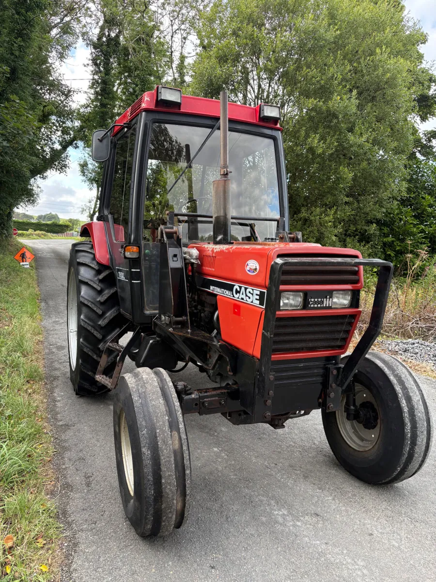 International 785 XL Tractor - Image 3