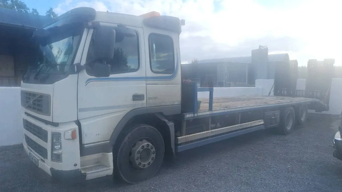 Volvo 300 - Image 1