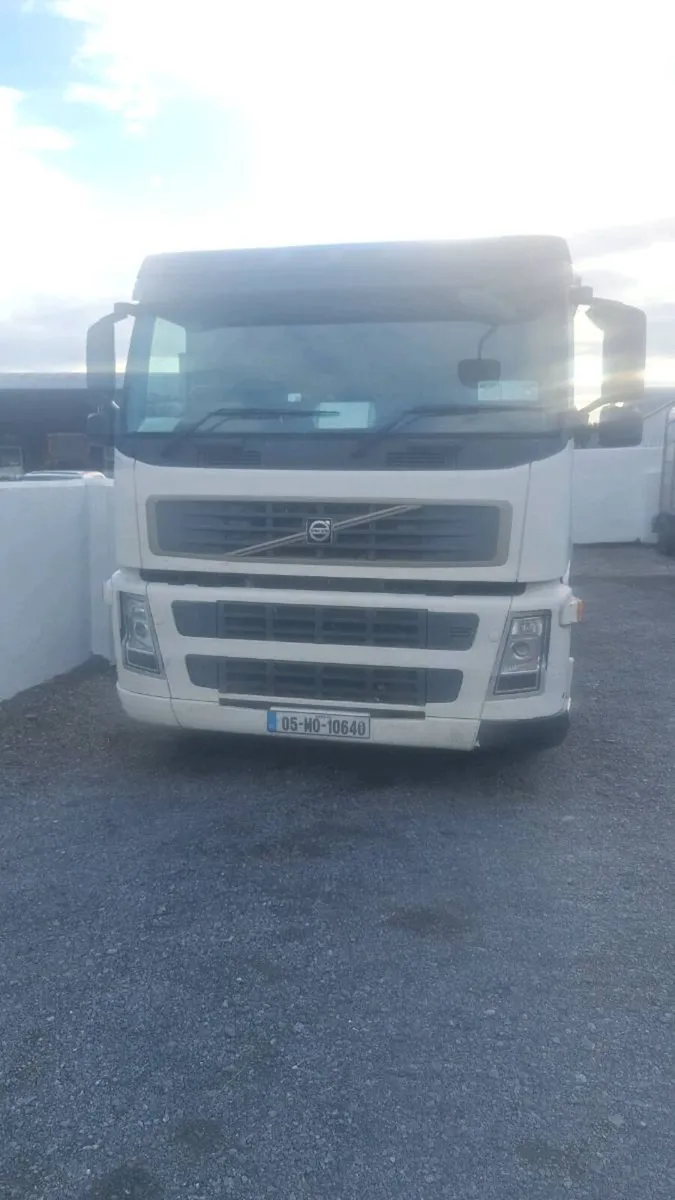 Volvo 300 - Image 2