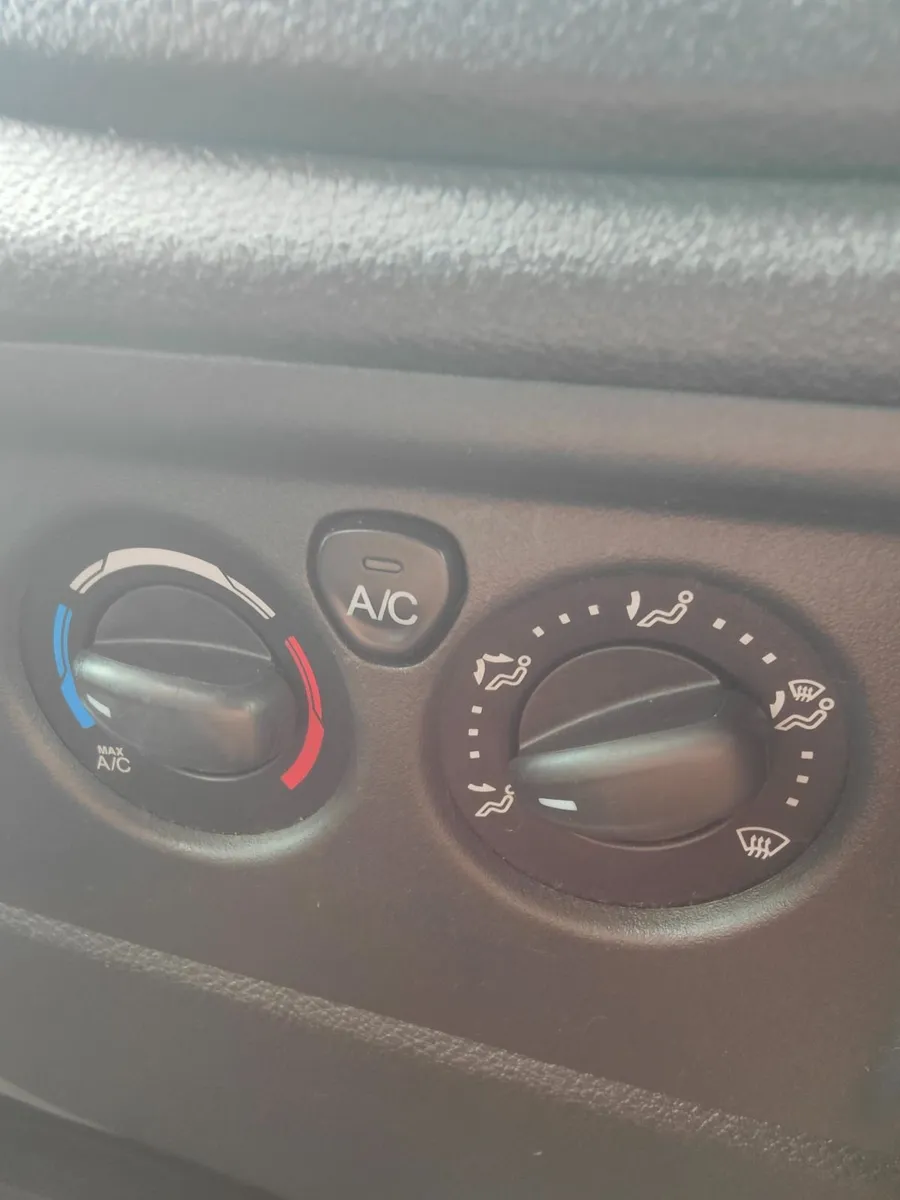 21017 transit + 2015 sprinter 21 seater - Image 2