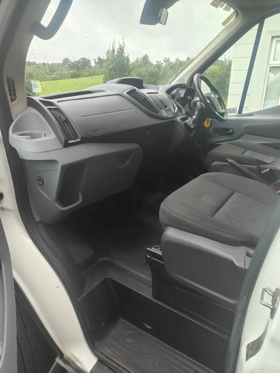 21017 transit + 2015 sprinter 21 seater - Image 4