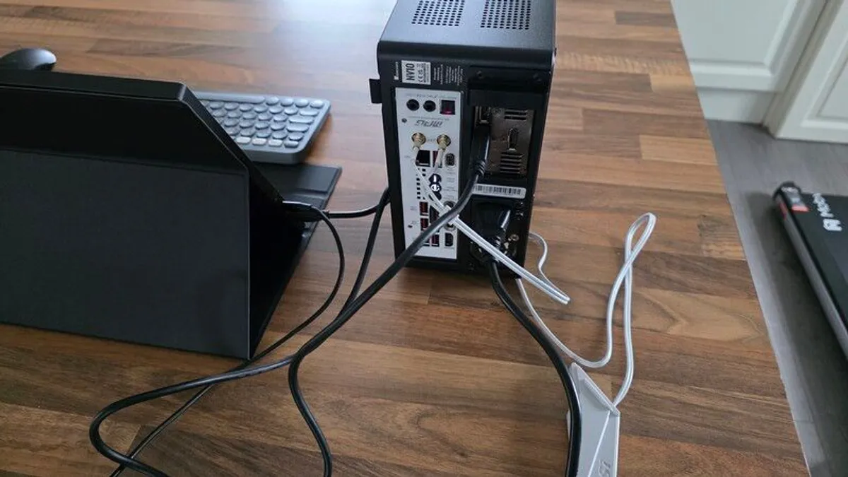 Jonsbo NV10 mini ITX Gaming PC - Image 3