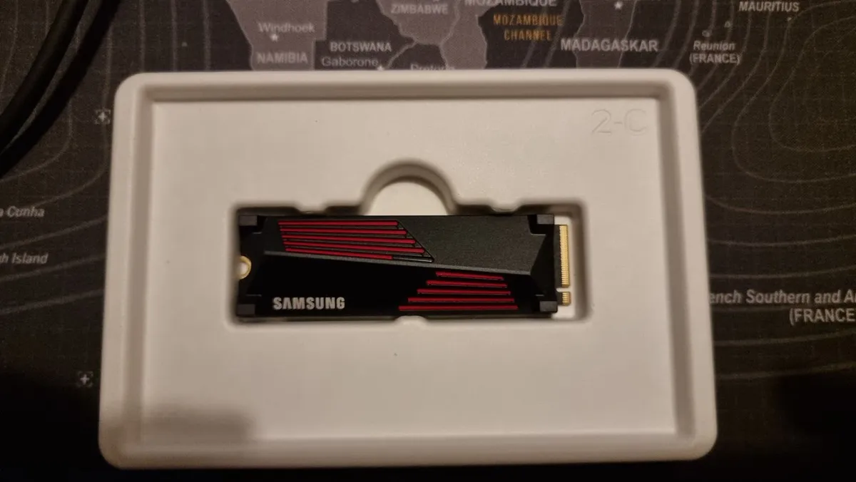 Samsung SSD 990 Pro with Heatsink 2 TB - Image 1