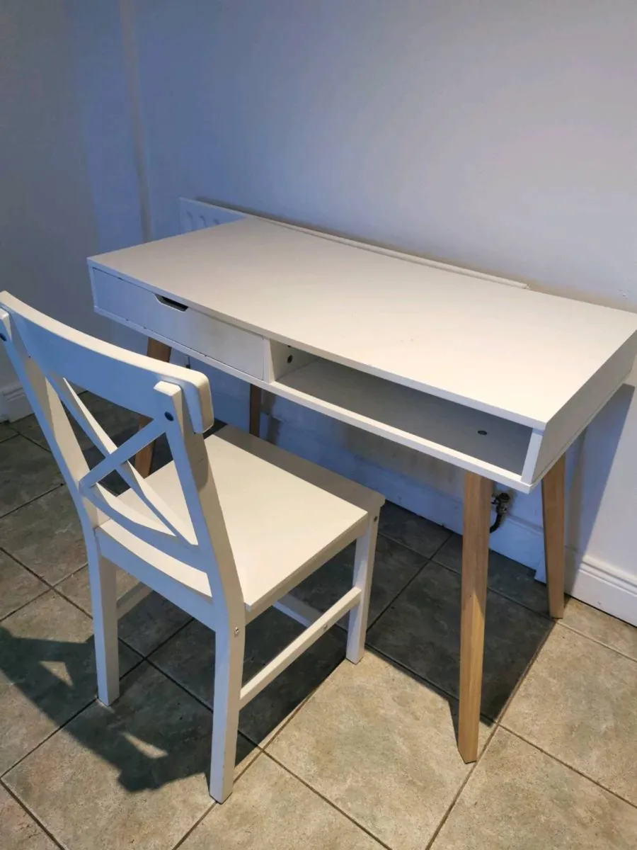 Desk and chair - Image 1