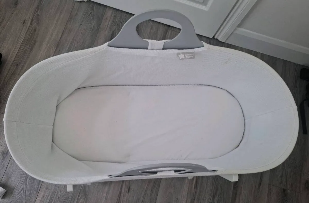 Tommee Tippee Baby Bassinet Rocker - Image 2