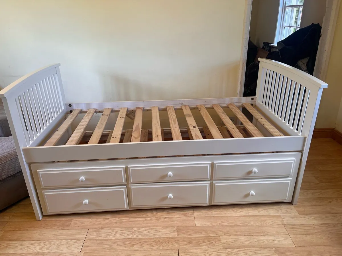 Cream day bed - Image 2