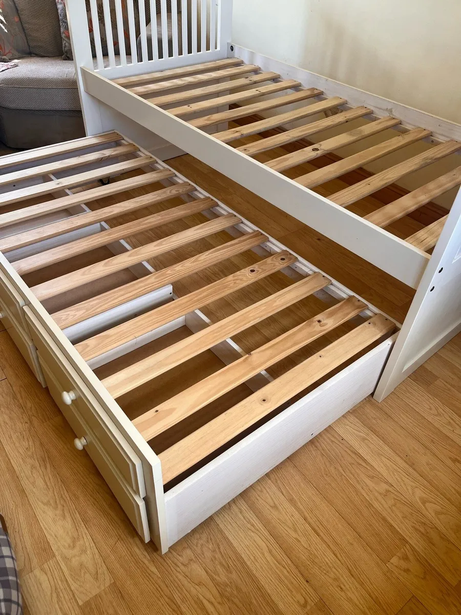 Cream day bed - Image 4