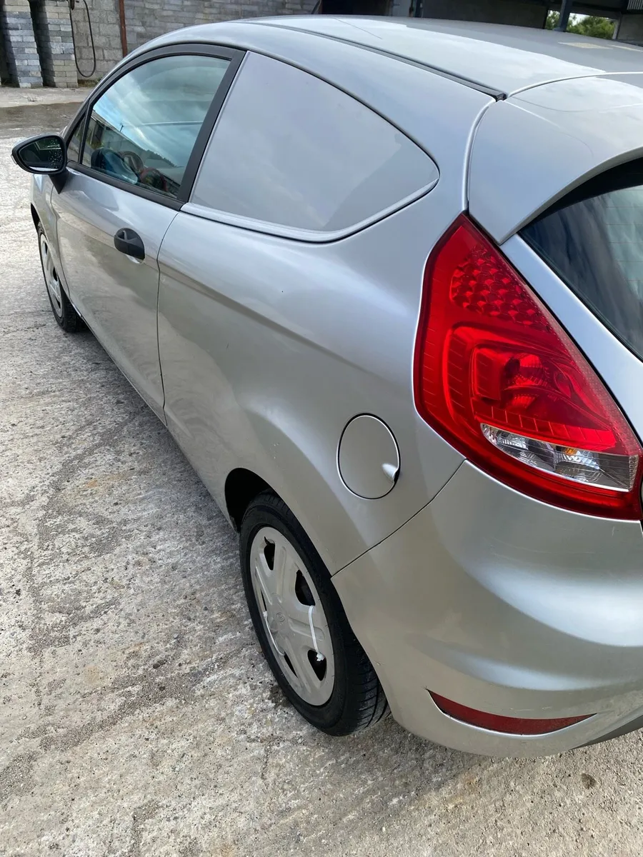 Ford Fiesta van - Image 4