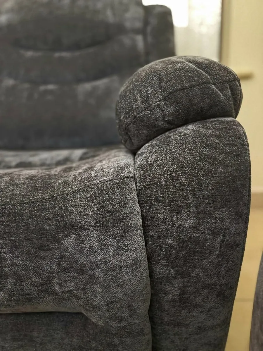 Brand new Benson 3 plus 2 recliners reduced - Image 4