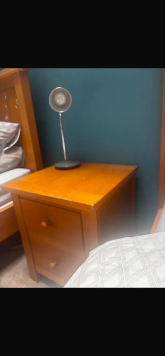 Twin oak beds with lockers - Image 4