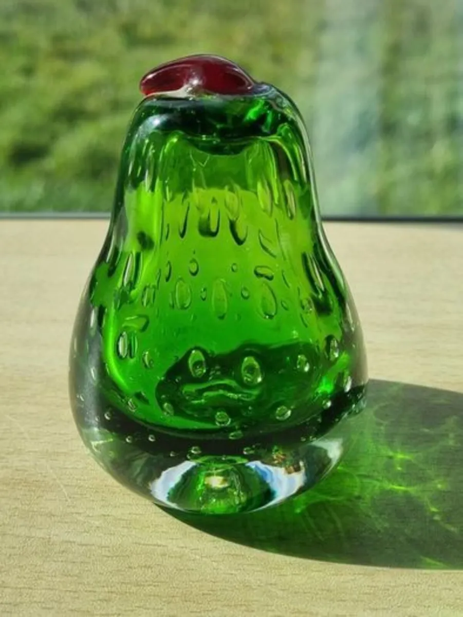 Murano -style glass paperweight - Image 1