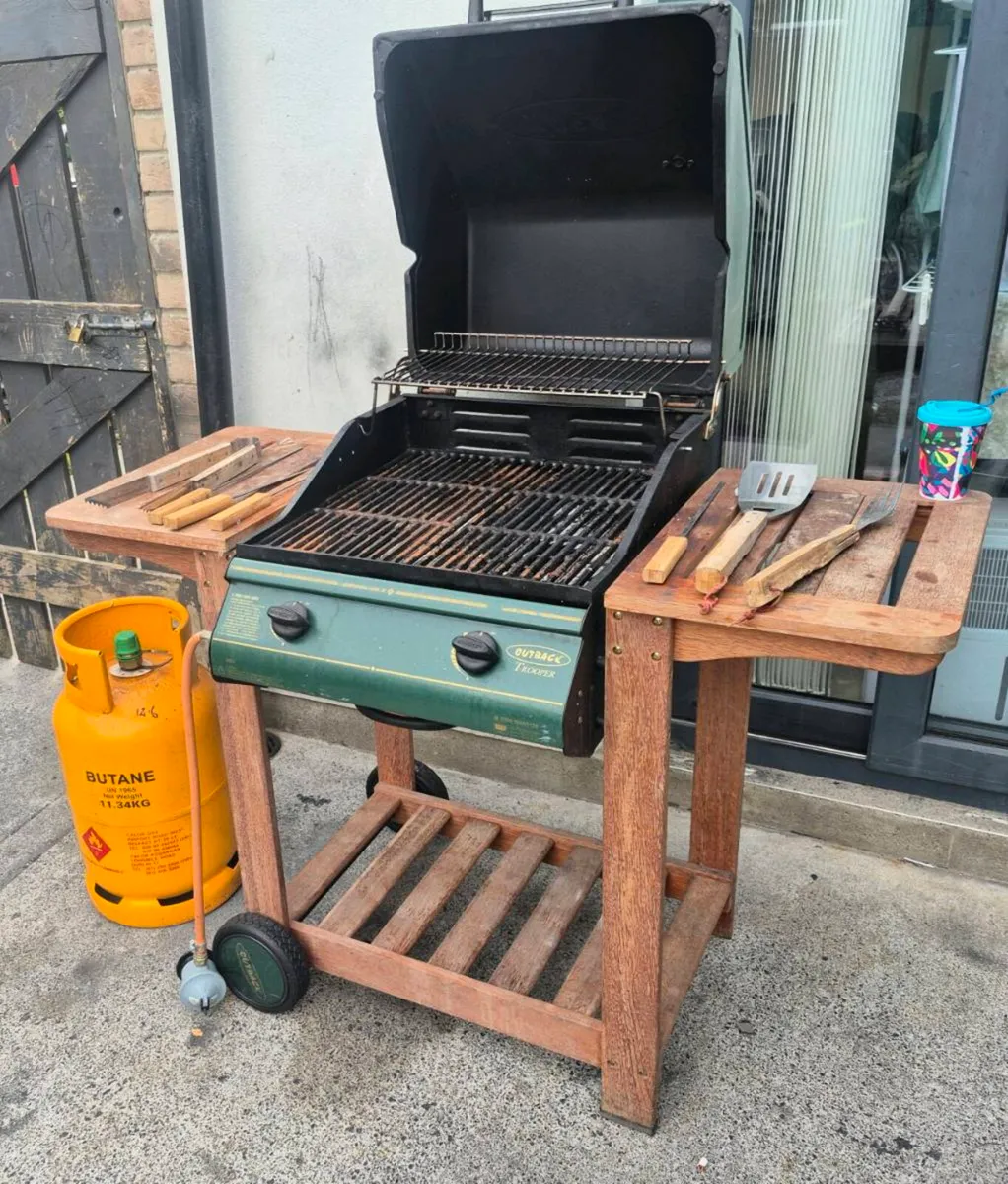 OUTBACK TROOPER 2-BURNER GAS BARBECUE FEATURING A - Image 1