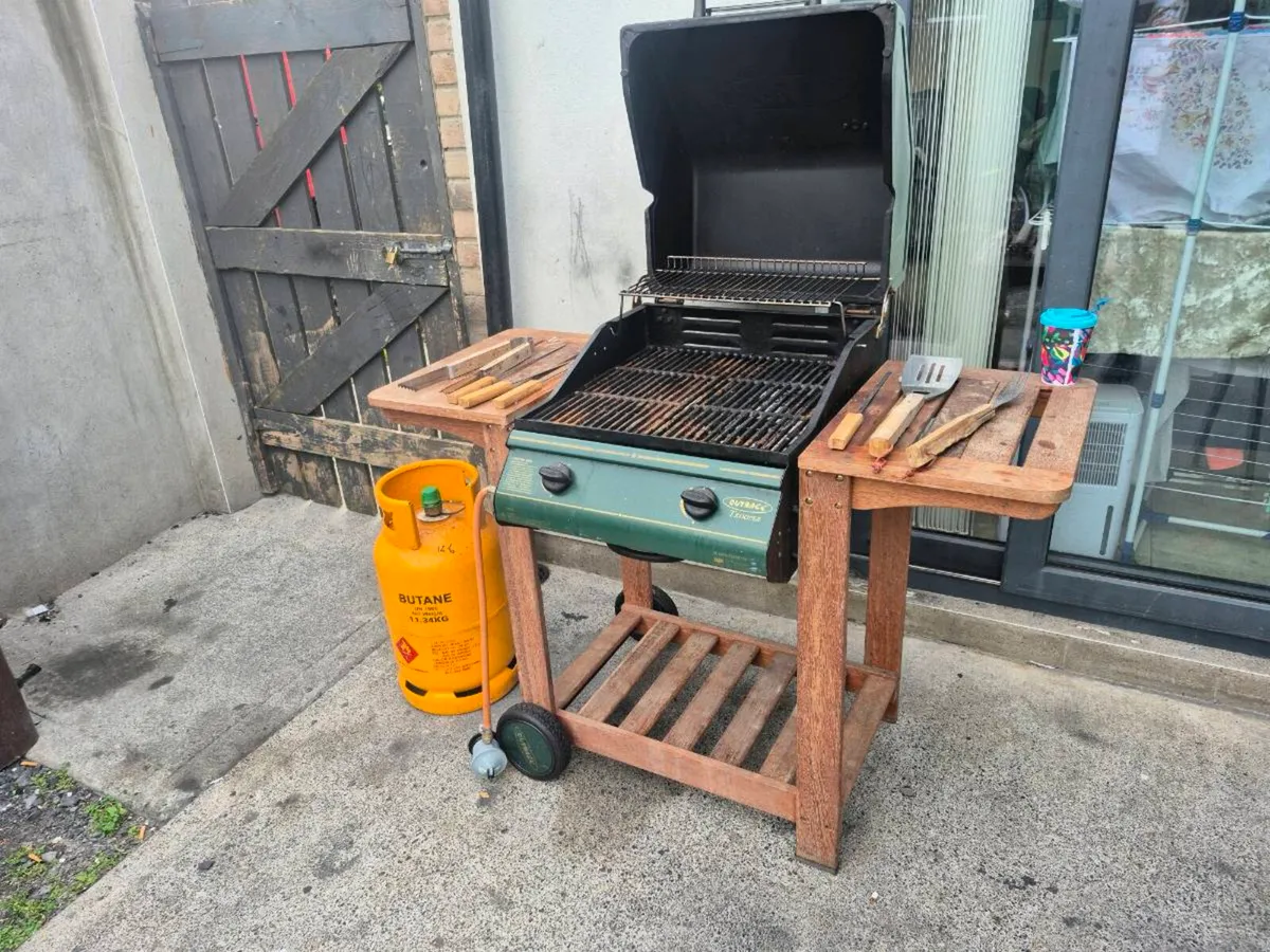 OUTBACK TROOPER 2-BURNER GAS BARBECUE FEATURING A - Image 2