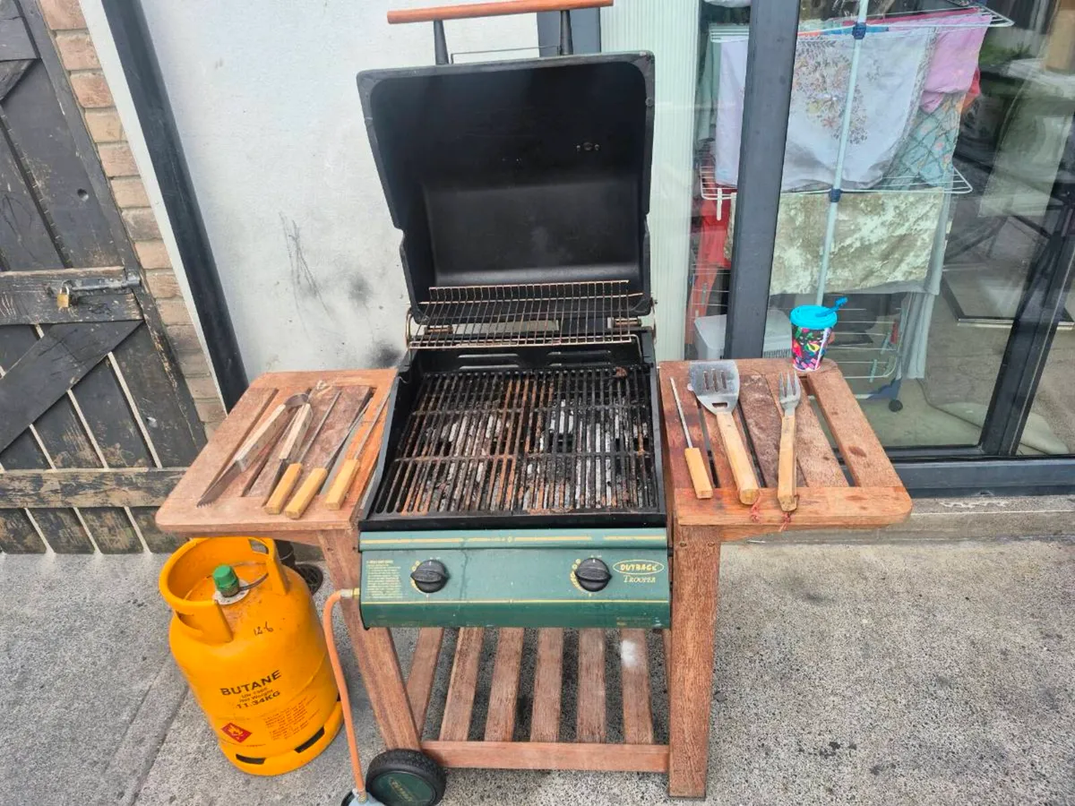 OUTBACK TROOPER 2-BURNER GAS BARBECUE FEATURING A - Image 1