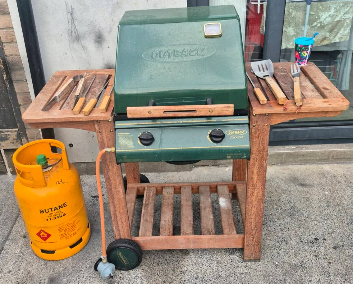 OUTBACK TROOPER 2-BURNER GAS BARBECUE FEATURING A - Image 2