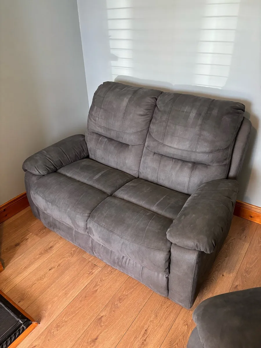 Grey couches - Image 3
