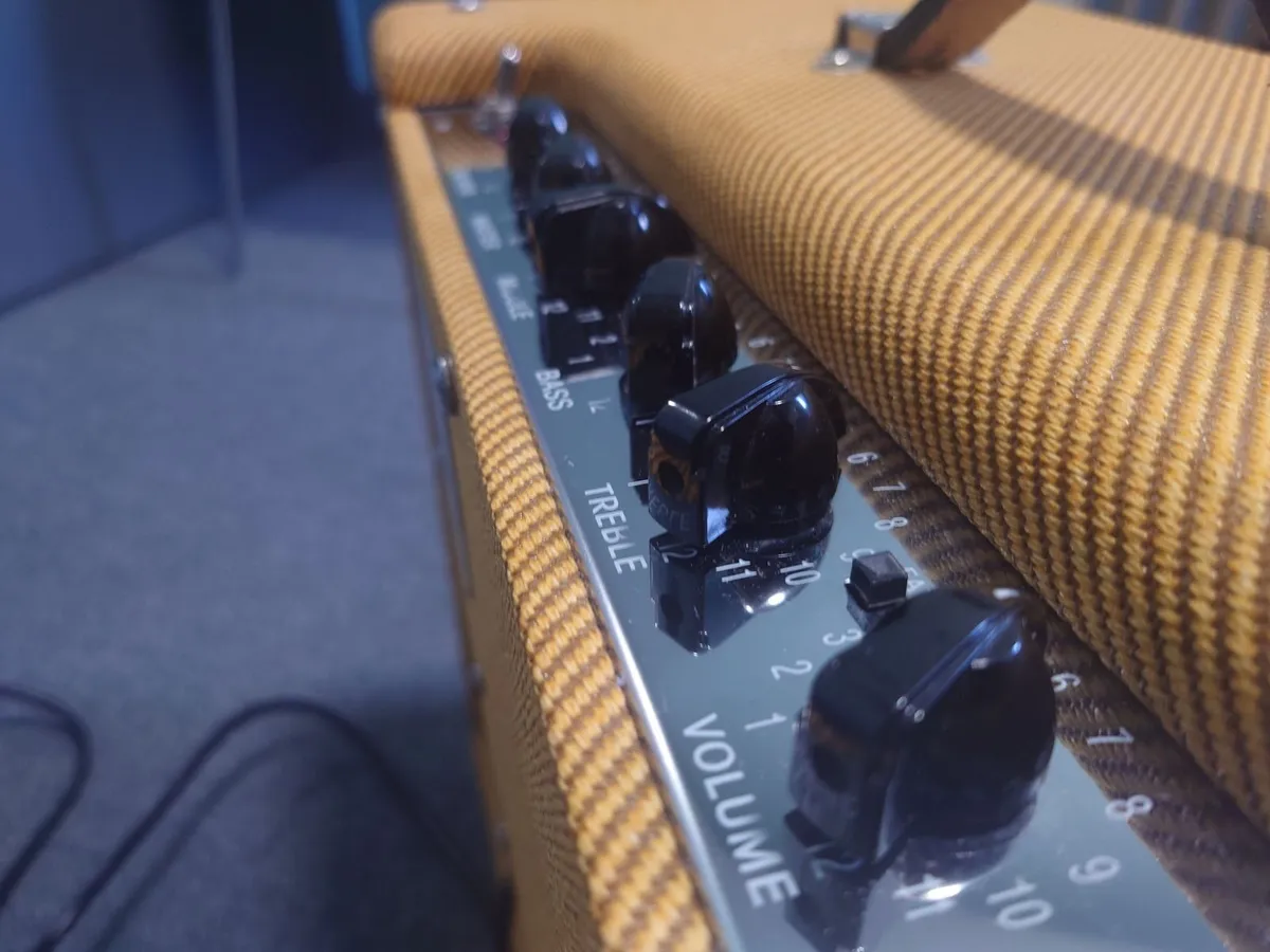 Fender Blues JR. Tweed W/ Vintage Style Footswitch - Image 2