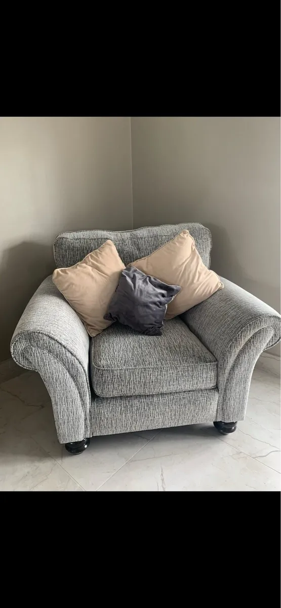 L shaped couch - Image 1
