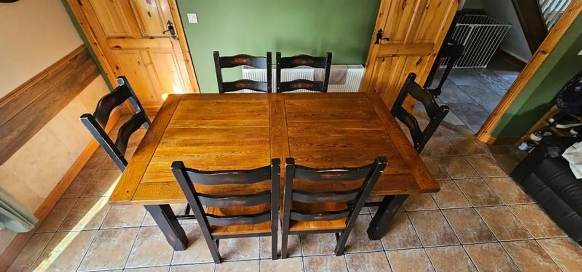 Table and Chairs - Image 2