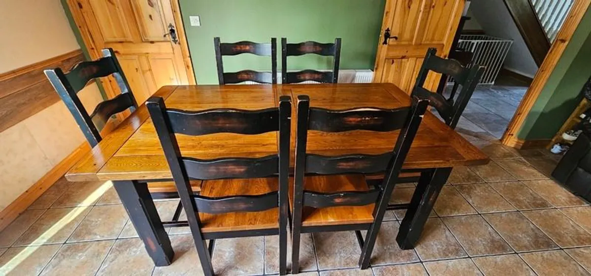Table and Chairs - Image 3