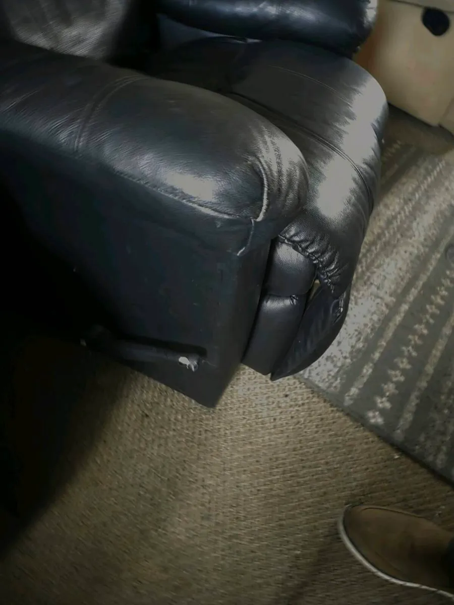 Leather armchair recliner - Image 2