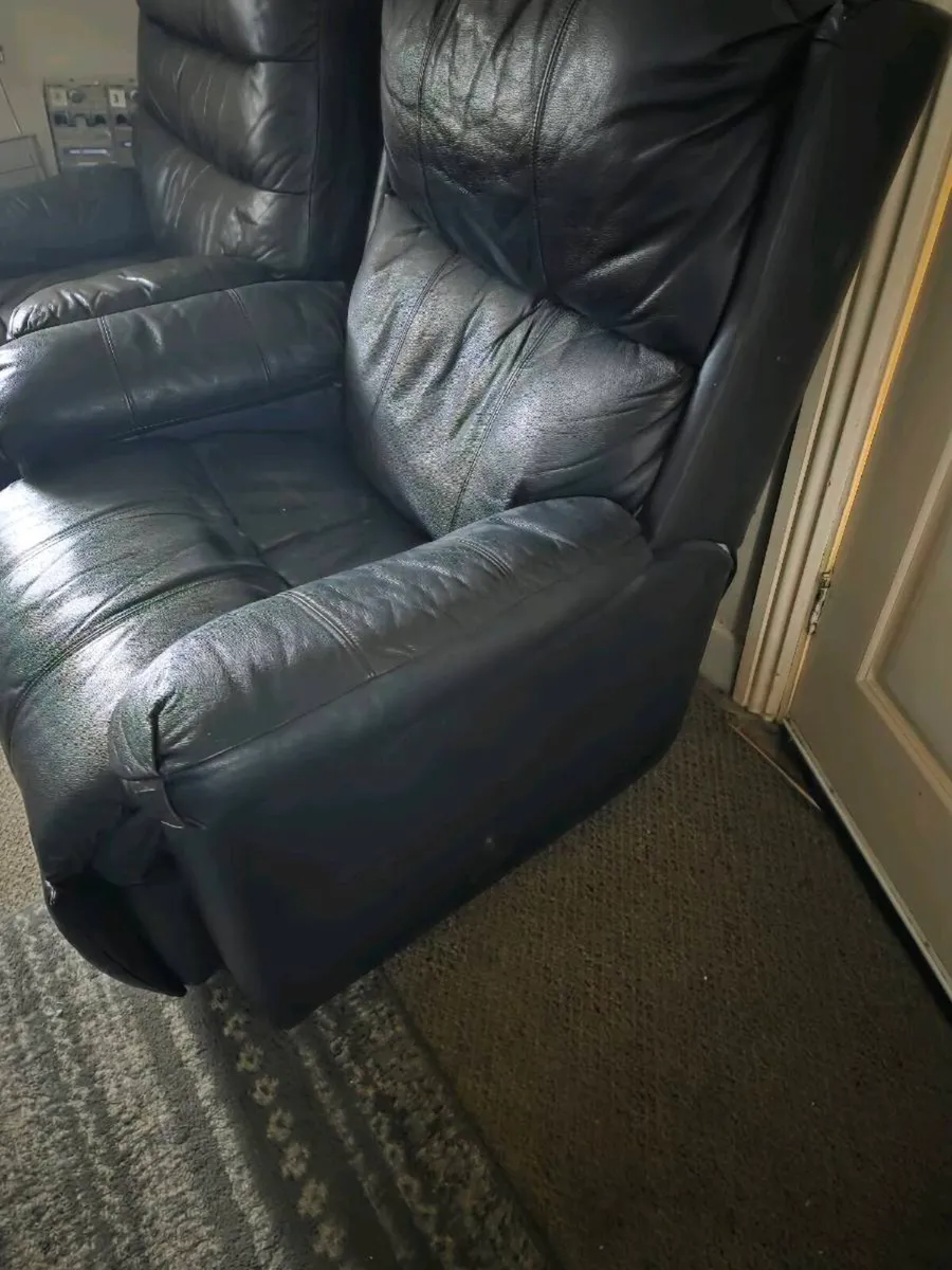 Leather armchair recliner - Image 3
