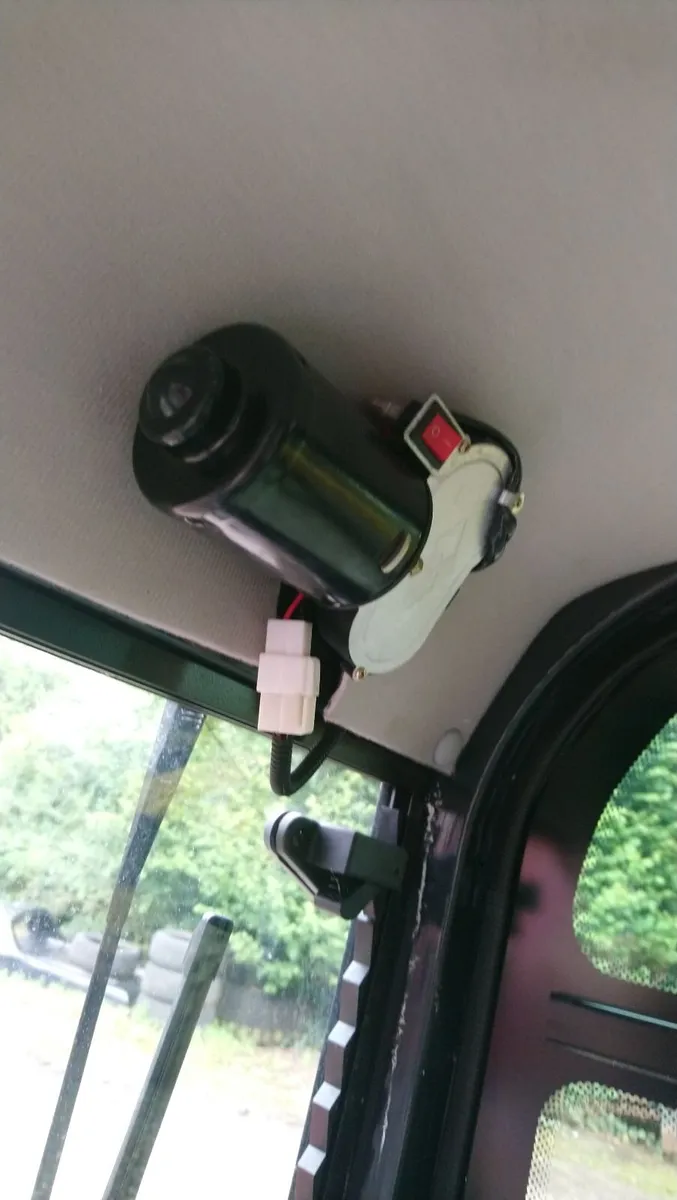 NEW EPS 12 MINI DIGGER - Image 4