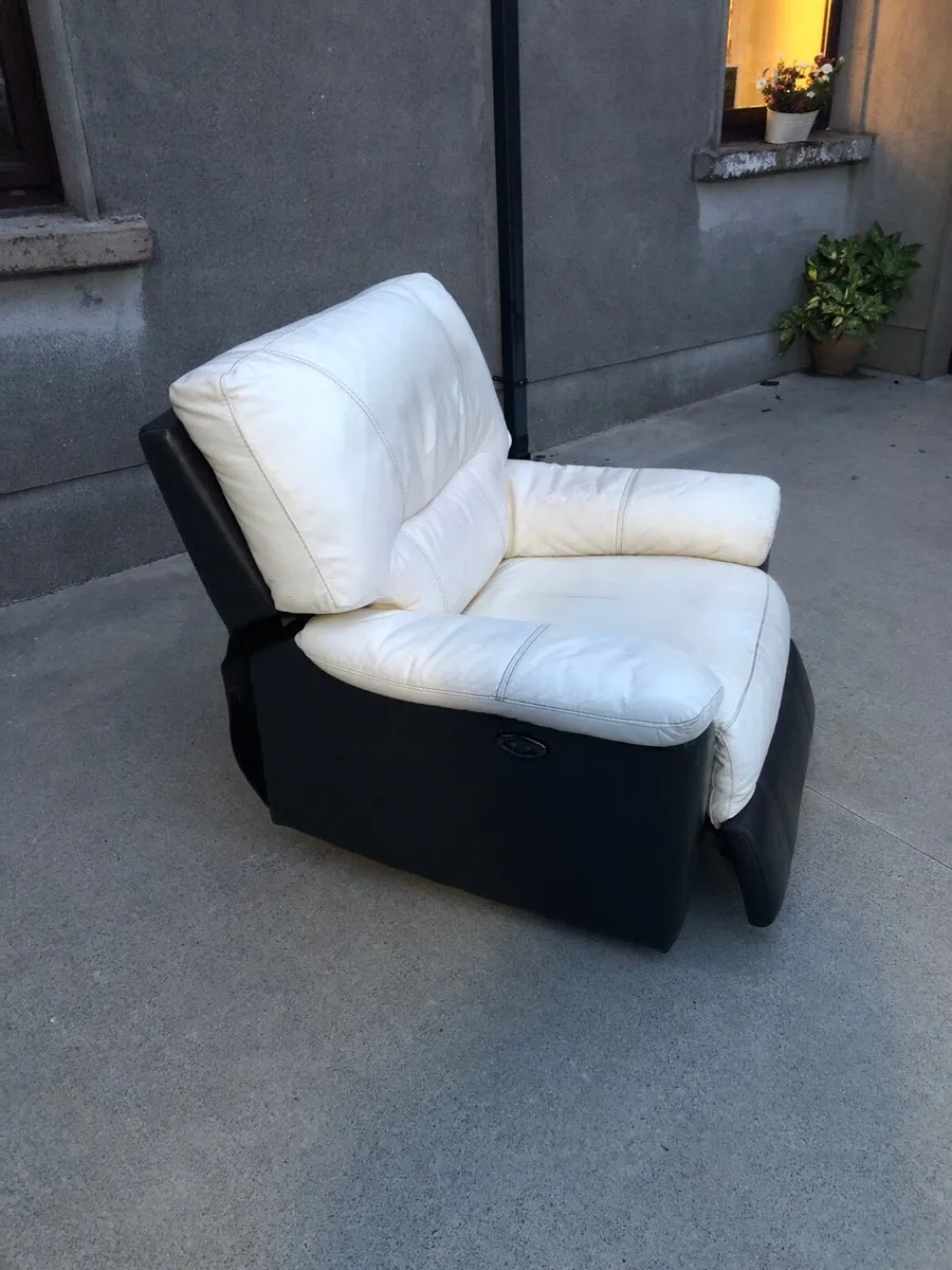 *FREE* Electric Recliner Chair - Image 1