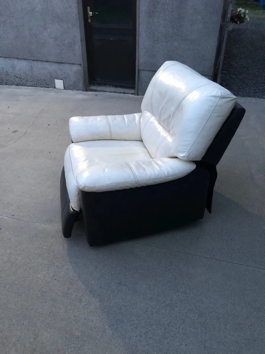 *FREE* Electric Recliner Chair - Image 2