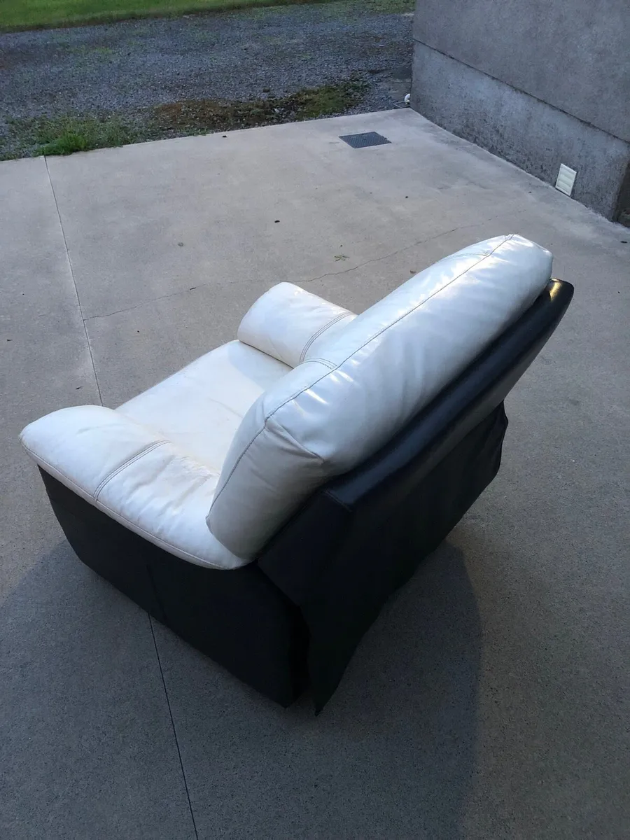 *FREE* Electric Recliner Chair - Image 3