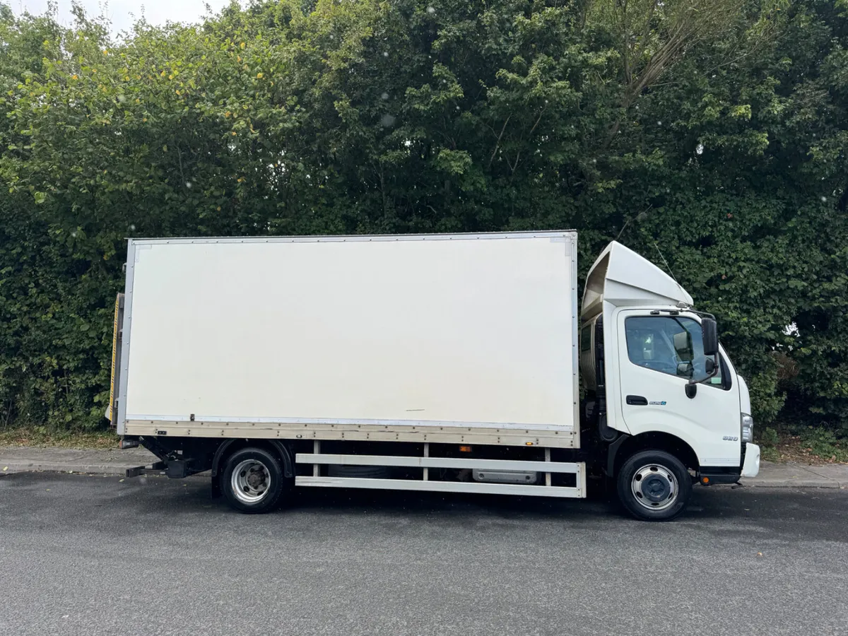 Hino 7.5 tonne - Image 4