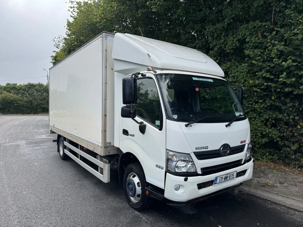 Hino 7.5 tonne - Image 1